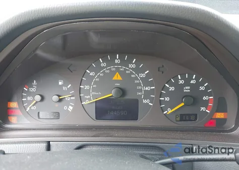 2003 Mercedes-Benz C 320 z USA, uszkodzony, nr VIN WDBJH65J73X089741